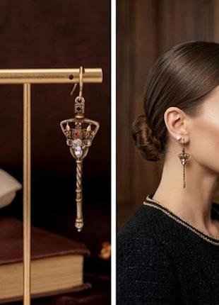 Необычные серьги с маркировкой королевская лилия, геральдика