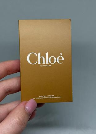Chloe le nectar — гурманський аромат із нео-вінтажним звучанням, з яскравими акордами квітів, амброксаном і легким відтінком пачулі,  1,2 мл
