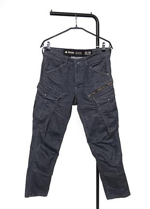 Чоловічі штани карго g-star raw rovic у темно-сірому кольорі — виразна модель, що поєднує утилітарний дизайн і сучасну, міську естетику. конструкція