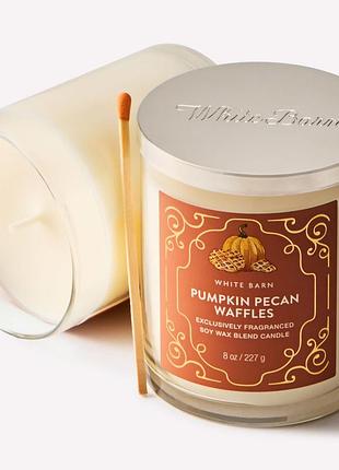 Свічка pumpkin pecan waffles від bath and body works