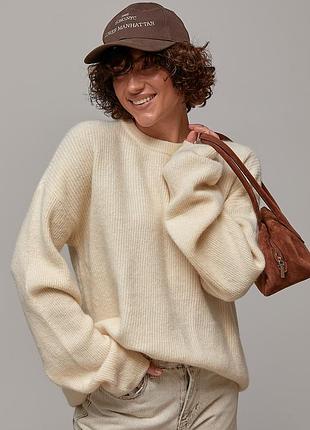В'язаний жіночий джемпер oversize з круглою горловиною