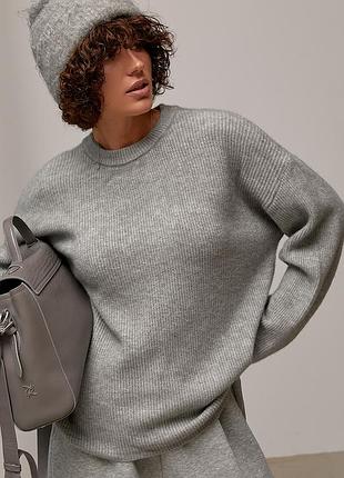 В'язаний жіночий джемпер oversize з круглою горловиною