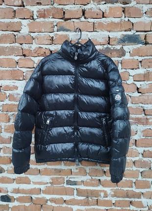 Черный мужской пуховик moncler maya из блестящего нейлона