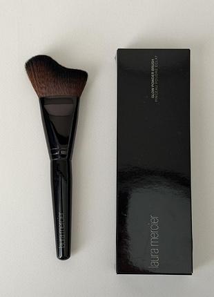 Laura mercier – glow powder brush – пензлик для нанесення пудри та створення сяйва