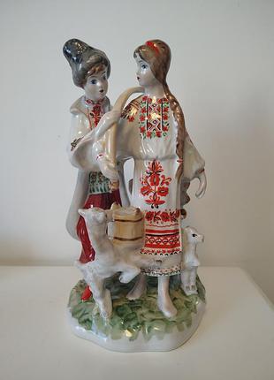 Винтажная фарфоровая статуэтка. киев