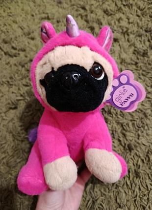 Собачка мопс в костюмі 🦄