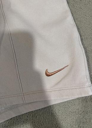 Оригінальні жіночі шорти nike 2