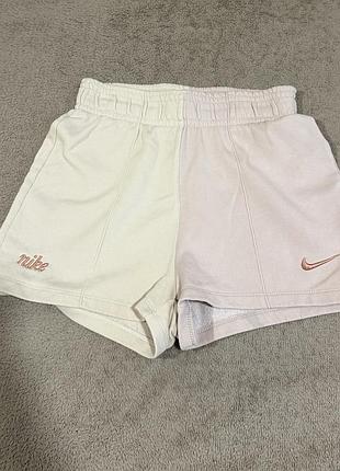 Оригінальні жіночі шорти nike