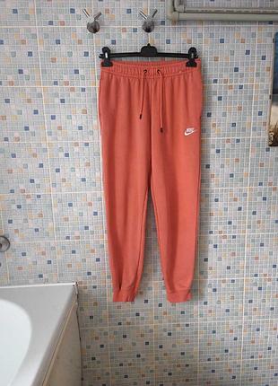 Спортивные штаны nike.