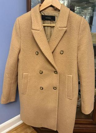 Стильное женское пальто от zara р. м в цвете кэмэл