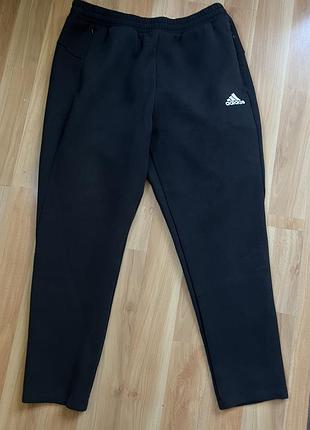 Спортивні штани чоловічі adidas чорні з вологовідведенням