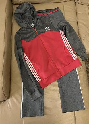 Рожевий спортивний костюм adidas