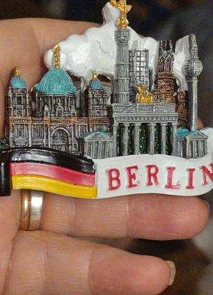 Магніт на холодильник сувенір типу кераміка berlin берлін німеччина