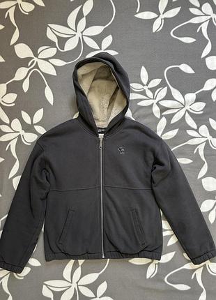 Детская куртка-худи бренда abercrombie kids.