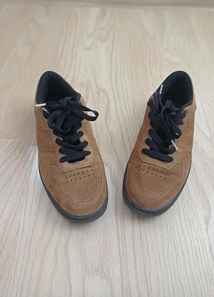 Стильные кроссовки от cropp