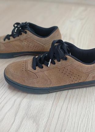 Стильные кроссовки от cropp 5