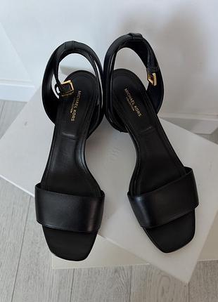 Michael kors жіноче взуття - босоніжки шкіряні