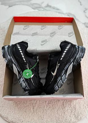 Initiator custom black white 3