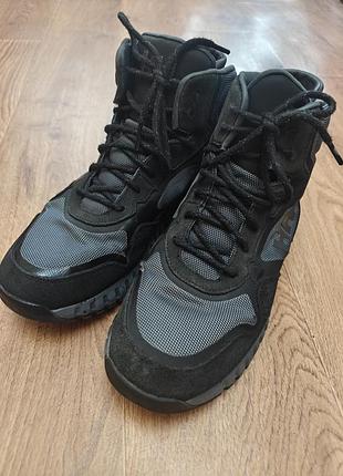 Helly hansen waterproof 44 / 28 см / чоловічі кросівки
