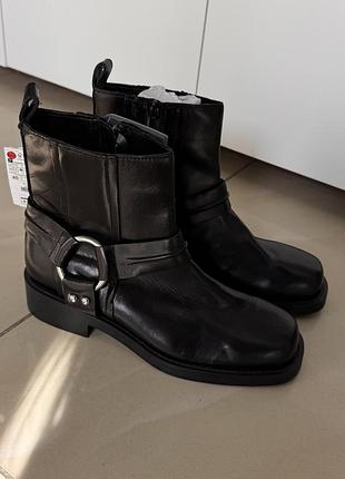 Шкіряні черевики zara