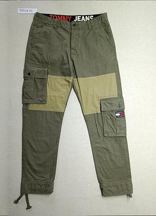 Tommy jeans мужские брюки карго хаки с контрастными вставками w32