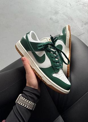 Nike dunk low lx green ostrich