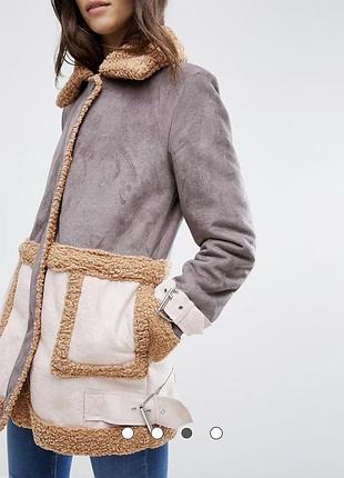 Пальто укорочене зі штучної овчини бренду asos