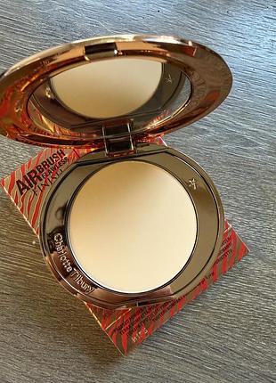 Компактна пудра airbrush flawless finish powder від charlotte tilbury у відтінку medium