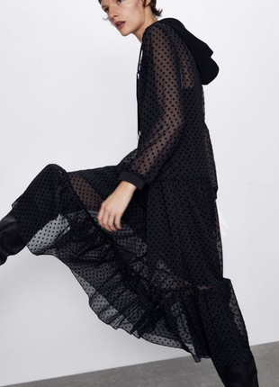 Свободное черное платье с капюшоном от zara