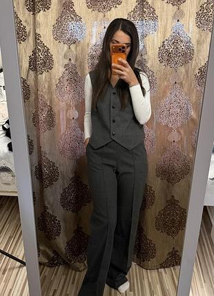 Жилет кашемір  📎розміри: s/m, l/xl, xxl (на ог від 84 до 130 см) 📎кольори: чорний, сірий  🪡тканина кашемір, склад - 60% поліестер, 40% віскоза