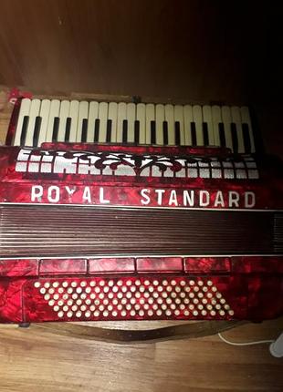 Клавішний інструмент акордеон royal standard