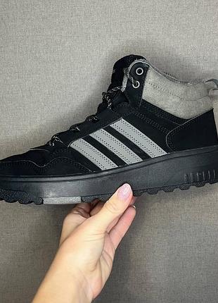 Кросівки adidas 40 р оригінал