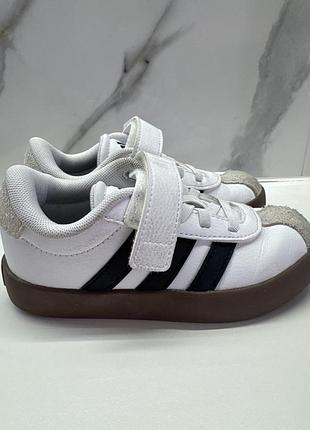 Кросівки дитячі adidas vl court 3.0 skateboarding білі з чорними смужками