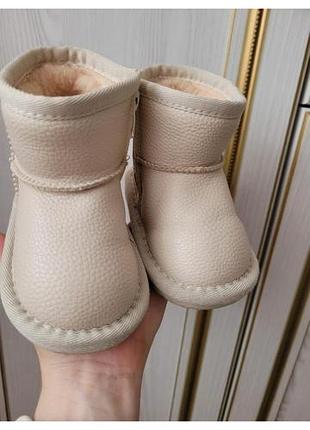 Уги дитячі для дівчинки 20 розмір.