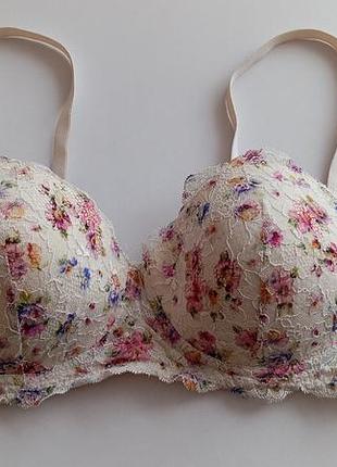 Мереживний бюстгальтер від бренду intimissimi з колекції в квітковий принт