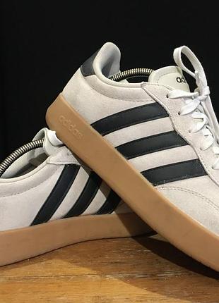 Кросівки adidas barreda