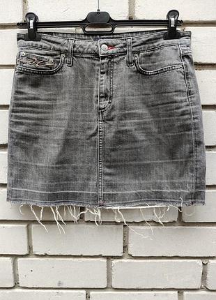 Спідниця джинсова фірми tommy hilfiger, виробник-ша, розмір 46-48.