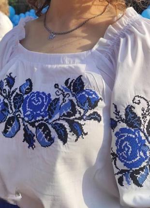 Вишиванка жіноча біла з синьою вишивкою