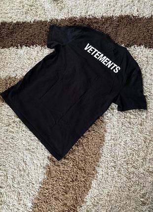 Чоловіча футболка vetements чорна з написом