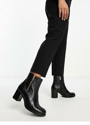 Черные кожаные ботильоны elegant collection (италия) на устойчивом каблуке с золотой молнией, размер 36