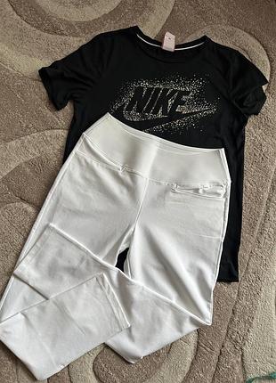Спортивний костюм жіночий nike чорний з білими лосинами
