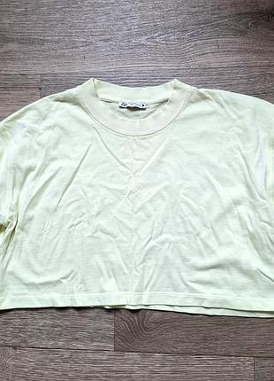 Плотненька клротка футболка від zara,бавовна