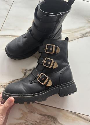 Жіночі черевики river island чорні 2