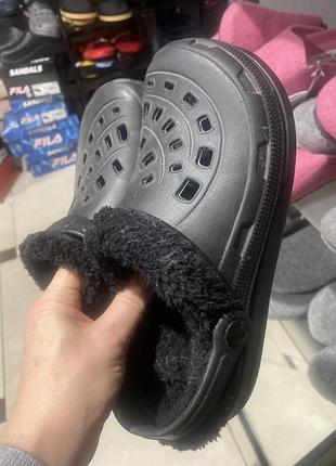 Шльопанці унісекс crocs з утепленням чорні