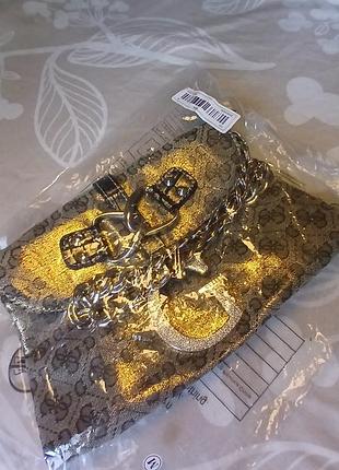 Сумочка от бренда guess