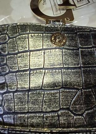 Сумочка від бренду guess 8