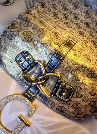 Сумочка від бренду guess 10