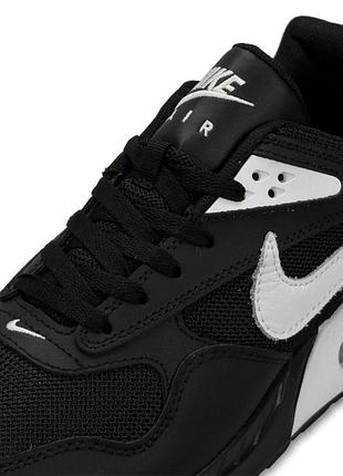 Nike air max correlate black white