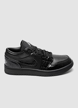 Чоловічі кросівки nike air jordan 1 retro low lacquered black / smb+ 🔗