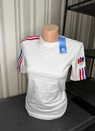 Футболка жіноча adidas біла з кольоровими смужками